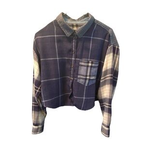 American Eagle Outfitters Lightweight Navy Plaid cropped Shirt Size Small